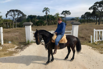 Altevir Seidel mostra como o rastreamento em tempo real está revolucionando logística, segurança e eficiência no transporte.