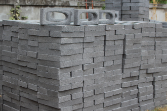 Valderci Malagosini Machado apresenta os blocos estruturais de alta resistência como solução estratégica para obras rápidas e seguras.