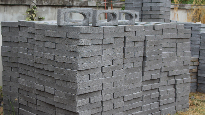 Valderci Malagosini Machado apresenta os blocos estruturais de alta resistência como solução estratégica para obras rápidas e seguras.