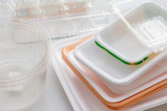 Entenda por que o plástico corrugado, segundo Elias Assum Sabbag Junior, se destaca em resistência e durabilidade ao longo do tempo.