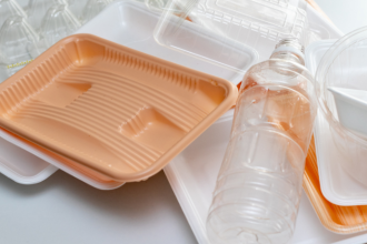 A durabilidade do plástico corrugado explicada: Elias Assum Sabbag Junior revela os fatores que garantem sua resistência mesmo após anos de uso.