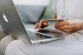 Entenda, com Danilo Regis Fernandes Pinto, os efeitos do crédito mais caro sobre consumo, produção e atividade econômica.