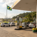 Petróleo acima de US$ 100: por que a crise no mundo pode pesar no bolso do brasileiro